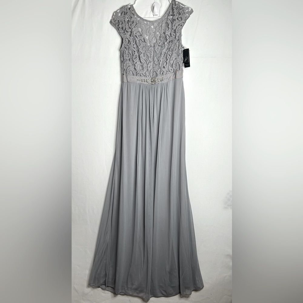 NWT ADRIANNA PAPELL Women’s Silver Short Sleeve Lace Stretch Tulle Gown Love
